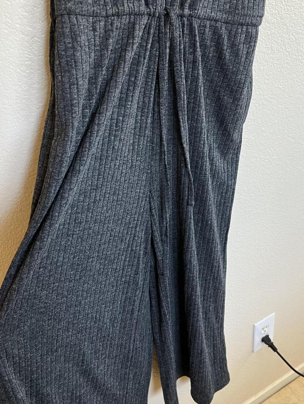 Uniqlo cotton comfy jumpsuit for spring and summer - Picture 4 of 5